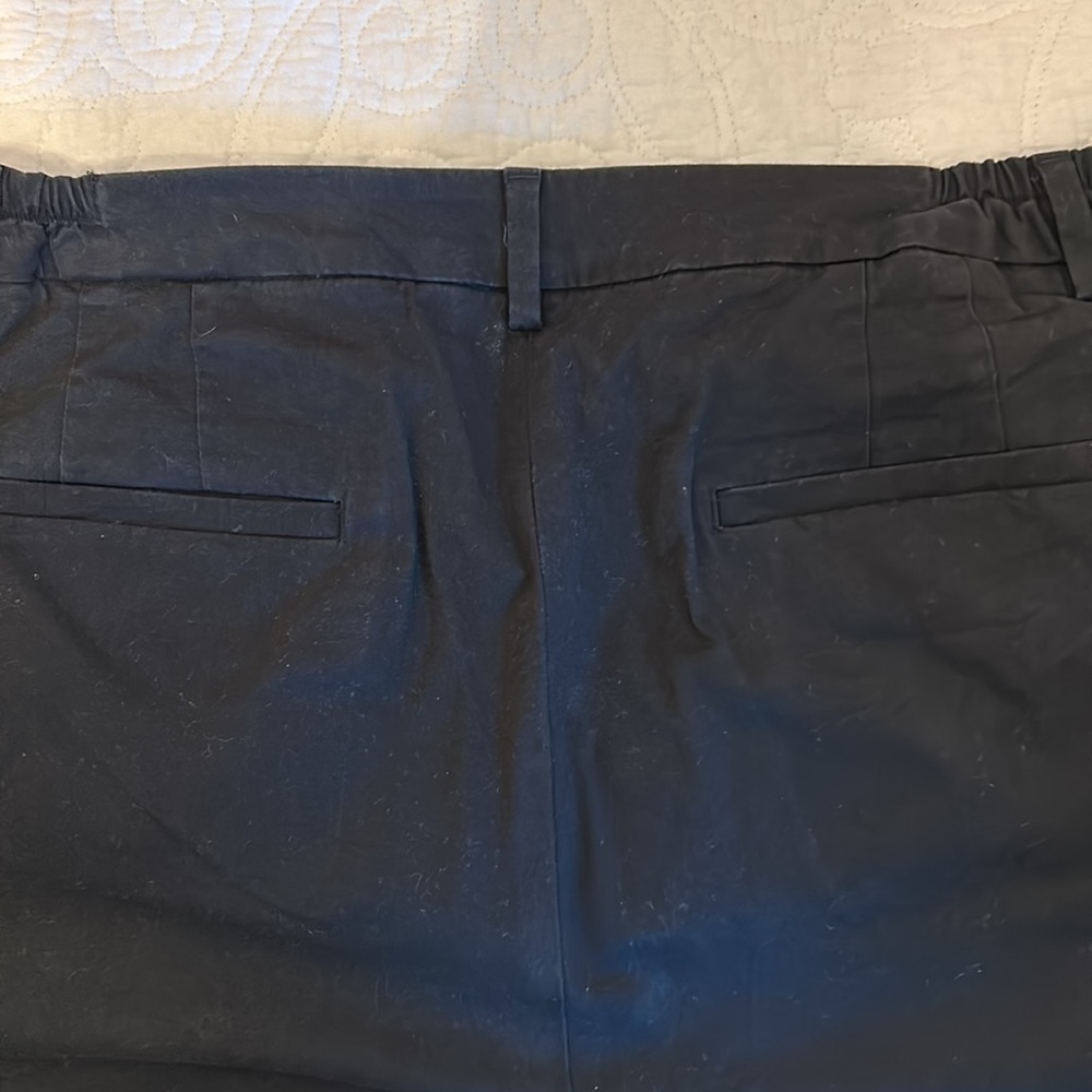TALBOT’s Gently Worn Ladies Capris..2 Pair Black and 2 Pr. Navy Blue-Look Great! - Picture 4 of 5